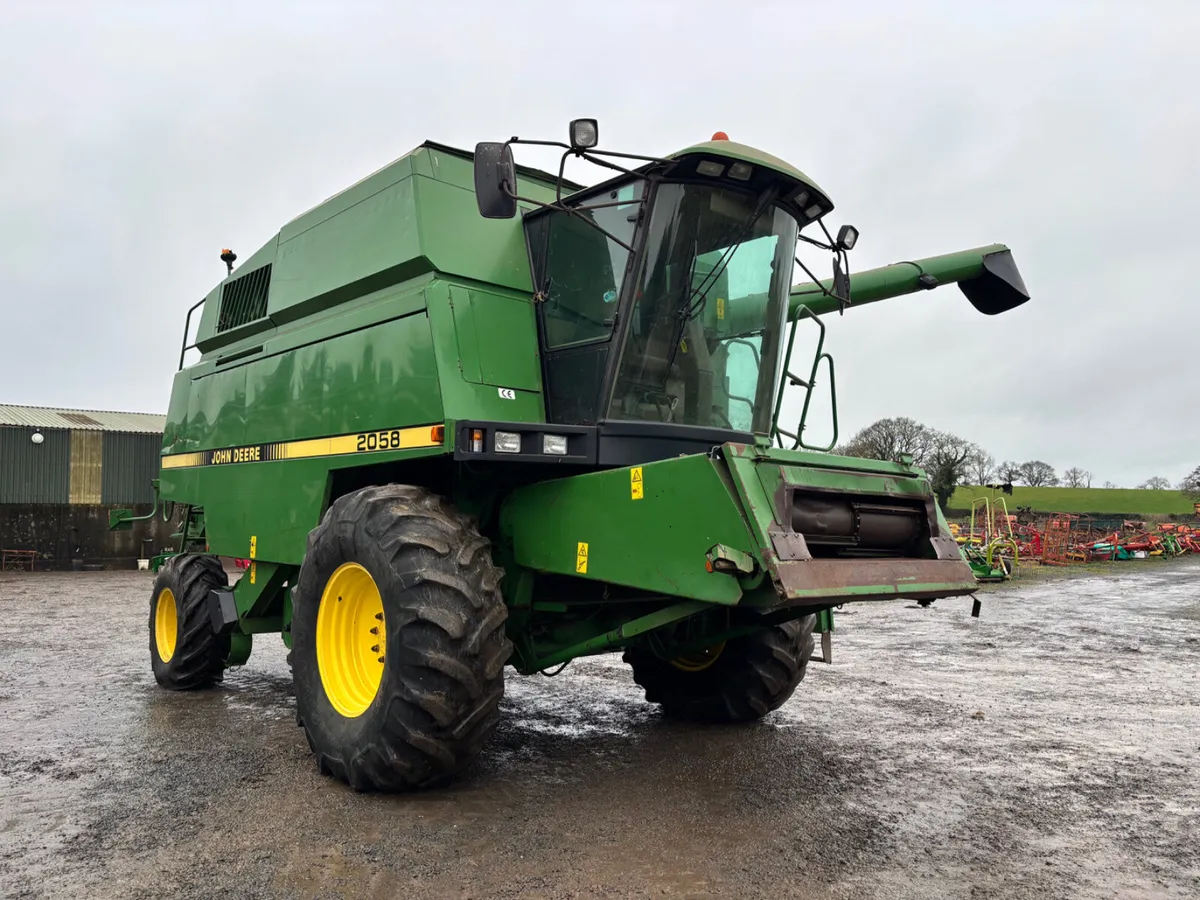 John Deere 2058 Combine Harvester - Image 1