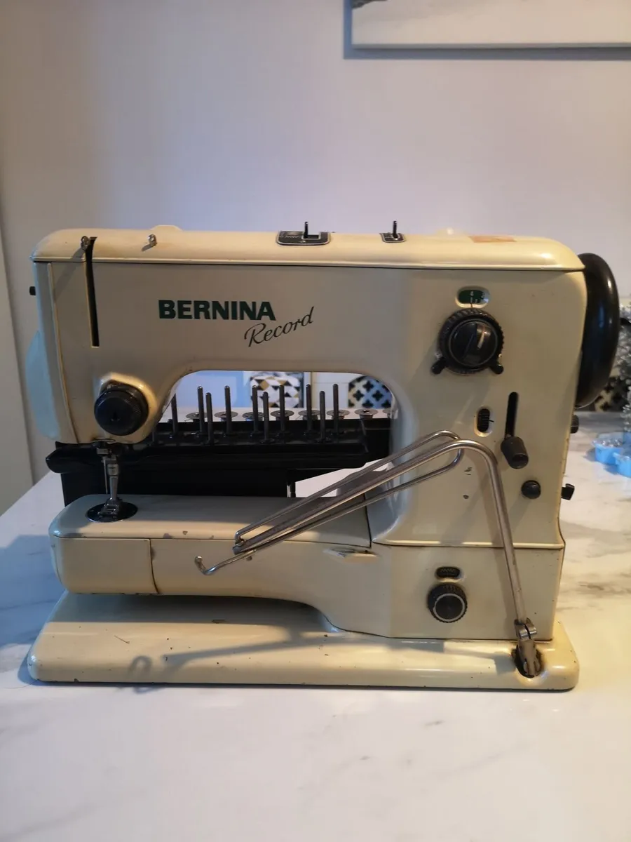 Bernina sewing machine - Image 3