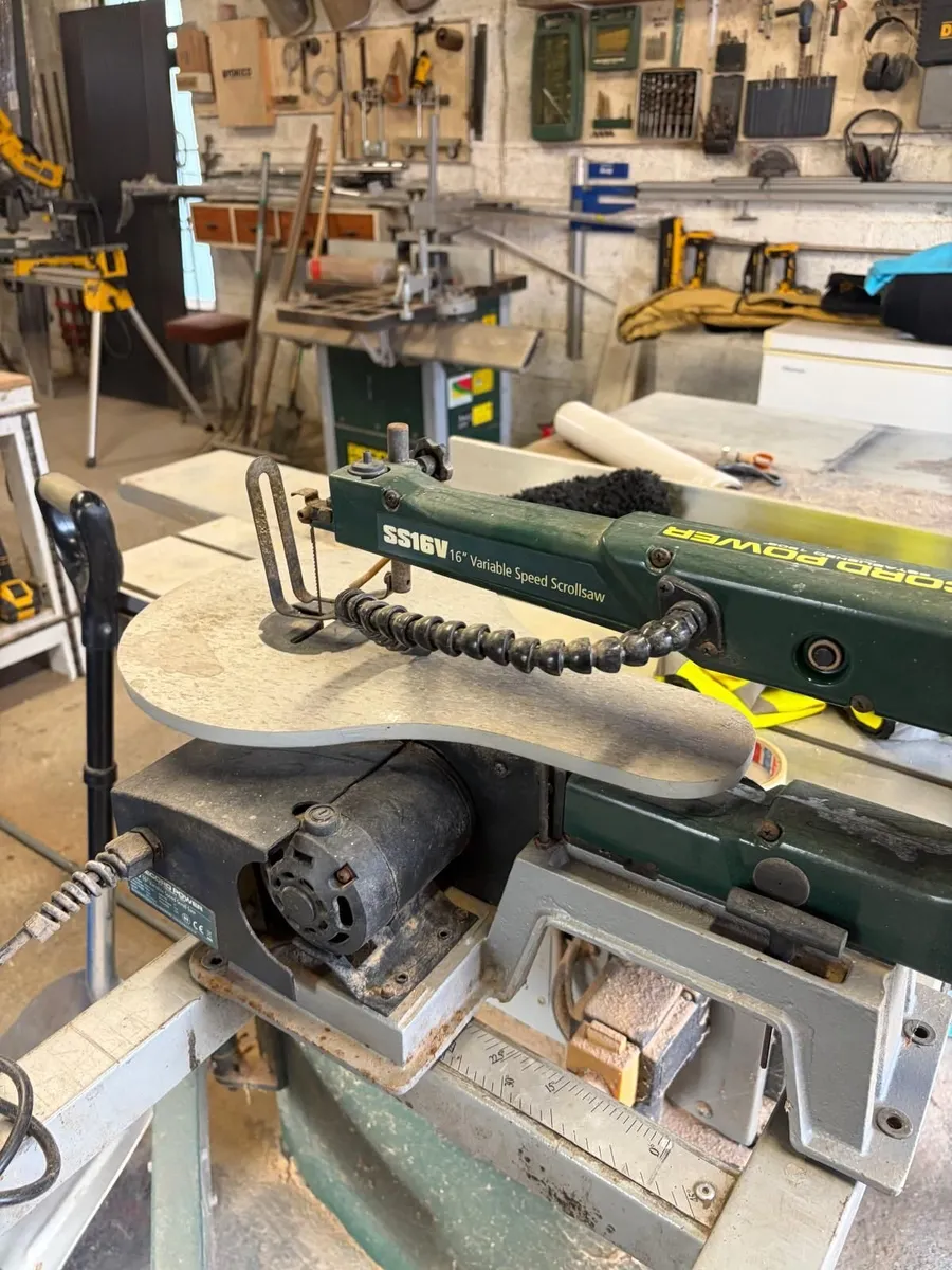 Record Power SS16V 16" Variable Speed Scroll Saw - Image 1