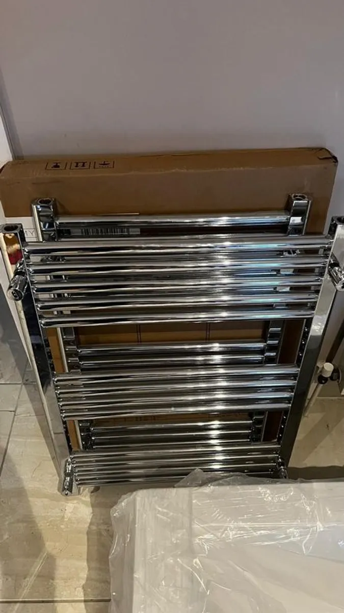 L Shaped Bath and 2 Towel Warmers - Image 2