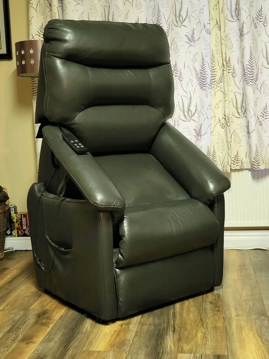 Tilt and rise electric power recliner - Image 3