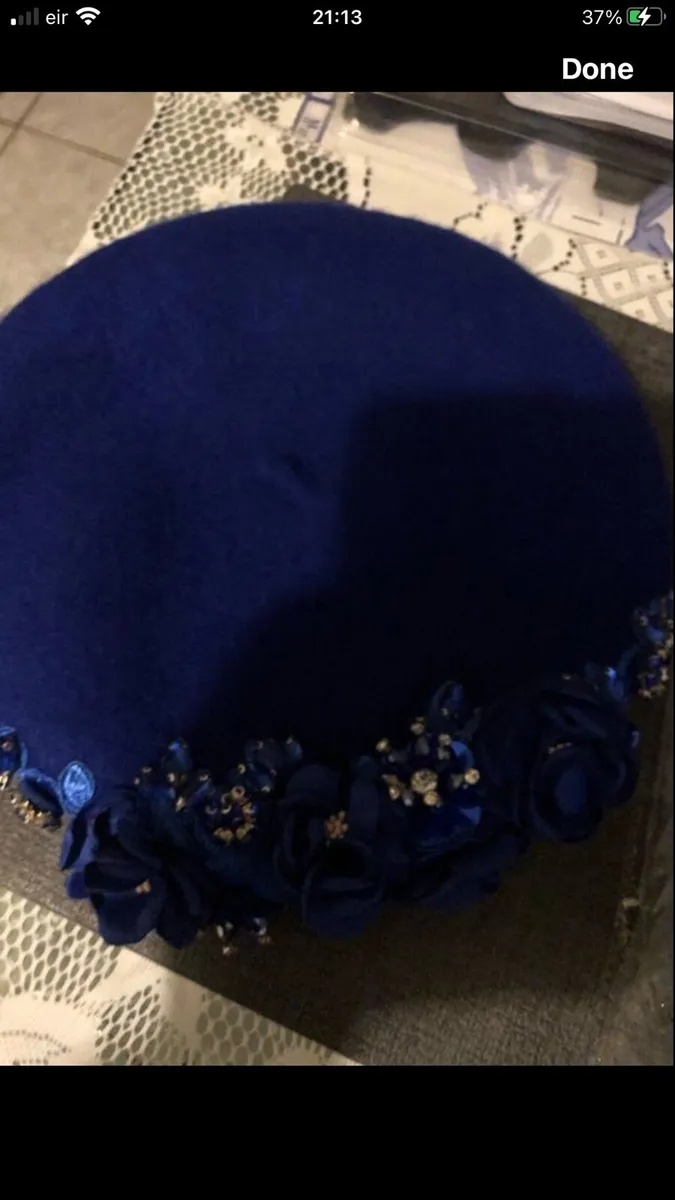 Ladies stunning  hat €10 - Image 3