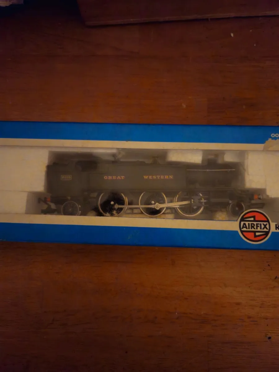 Hornby Airfix OO Gauge Tank Engine - Image 2