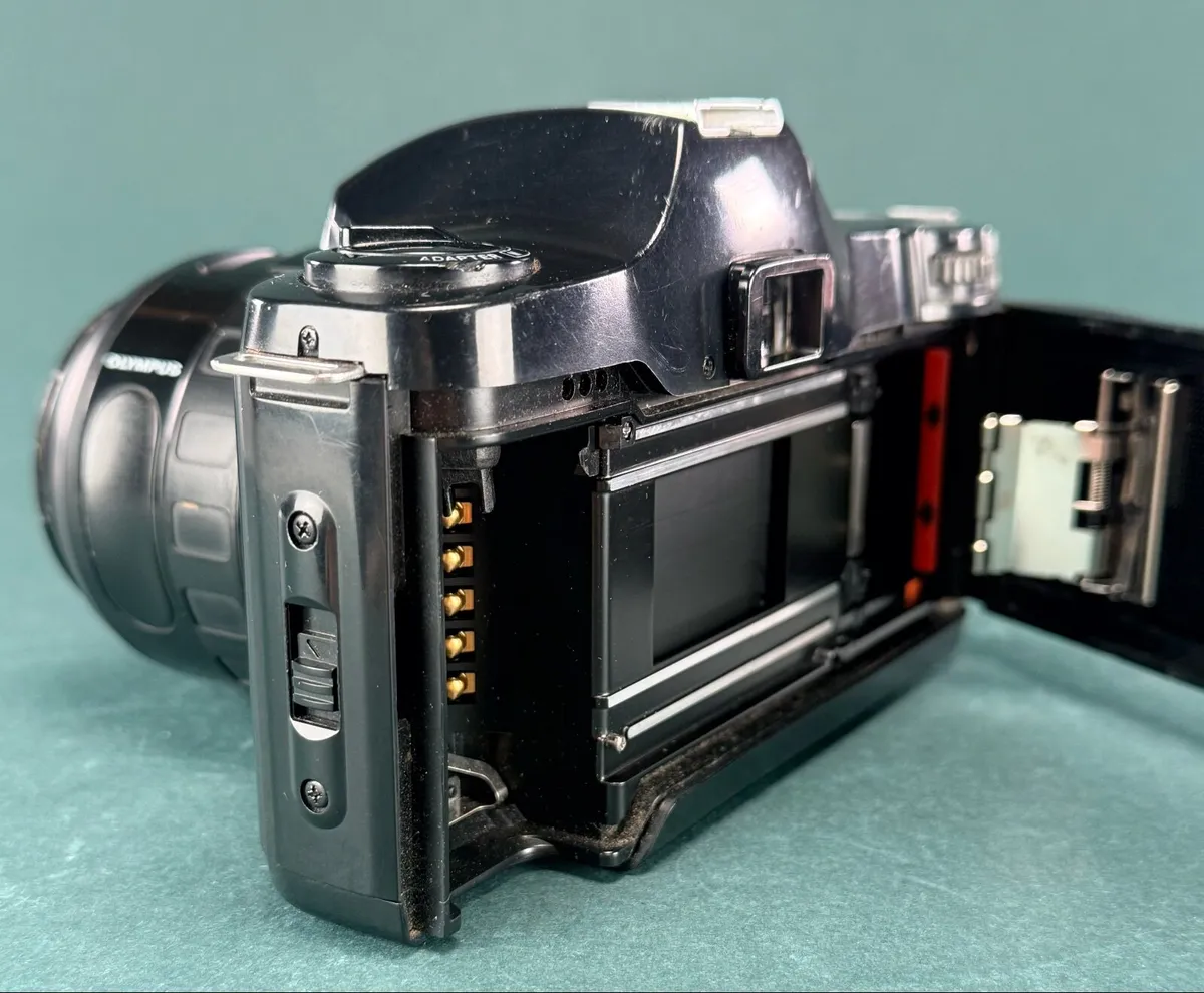 Olympus OM 101 SLR film camera - Image 1