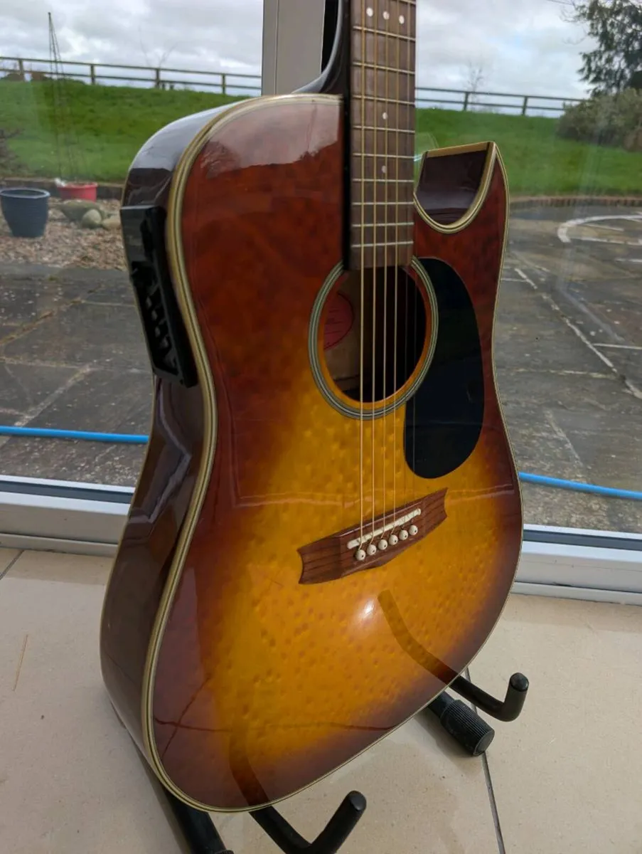 Vantage VST60 Electro Acoustic Guitar - Image 2