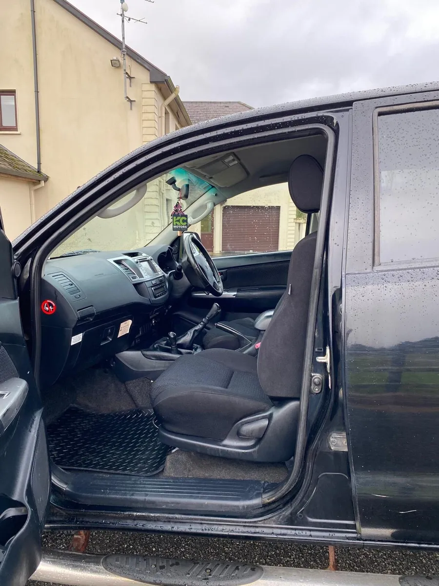 Toyota Hilux - Image 4