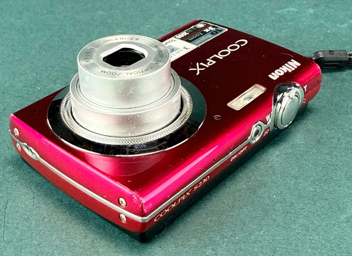 Nikon COOLPIX S230 Digital Camera 10.0 MP - Image 4
