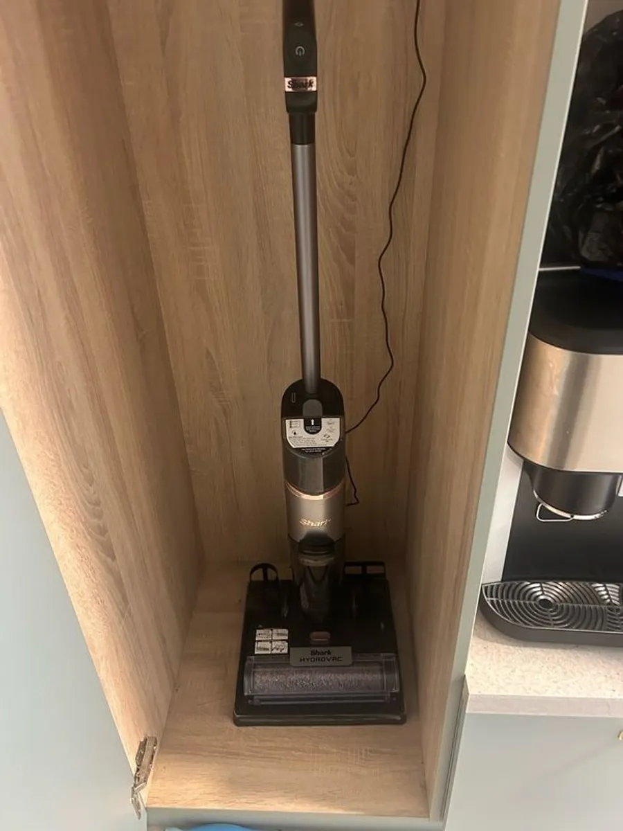 Shark HydroVac 500ml Cordless Hard Floor Vacuum Cleaner - Image 1