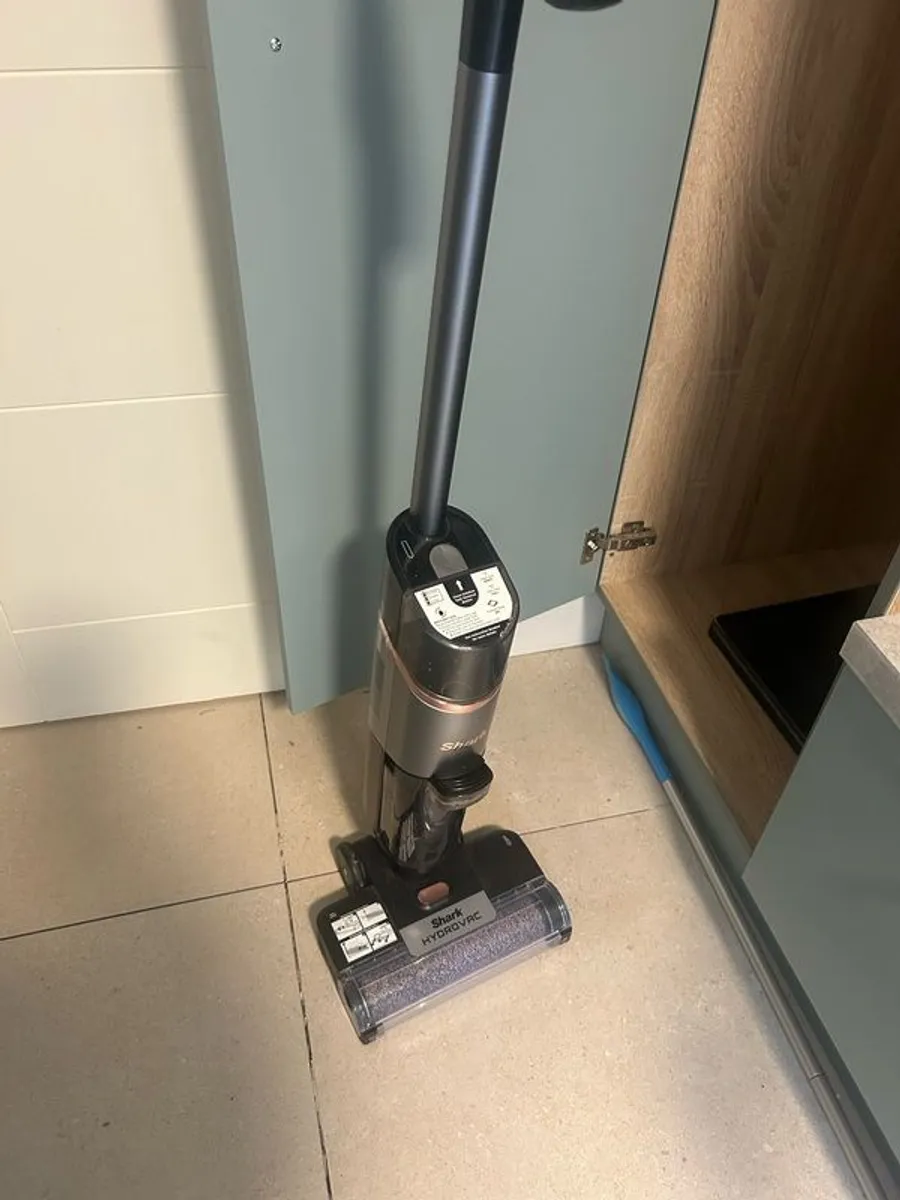 Shark HydroVac 500ml Cordless Hard Floor Vacuum Cleaner - Image 2