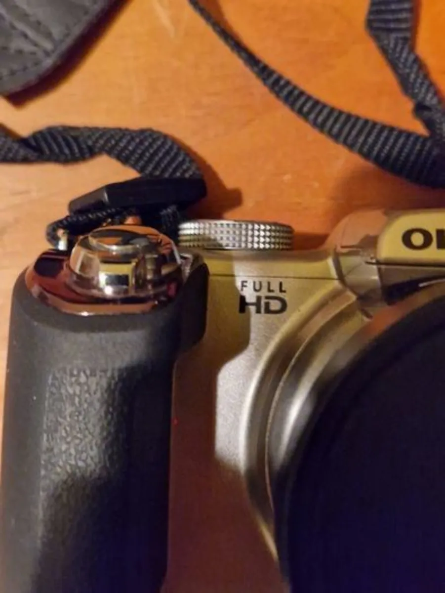 OLYMPUS SP-720UZ Digital Camera Excellent Conditon - Image 3