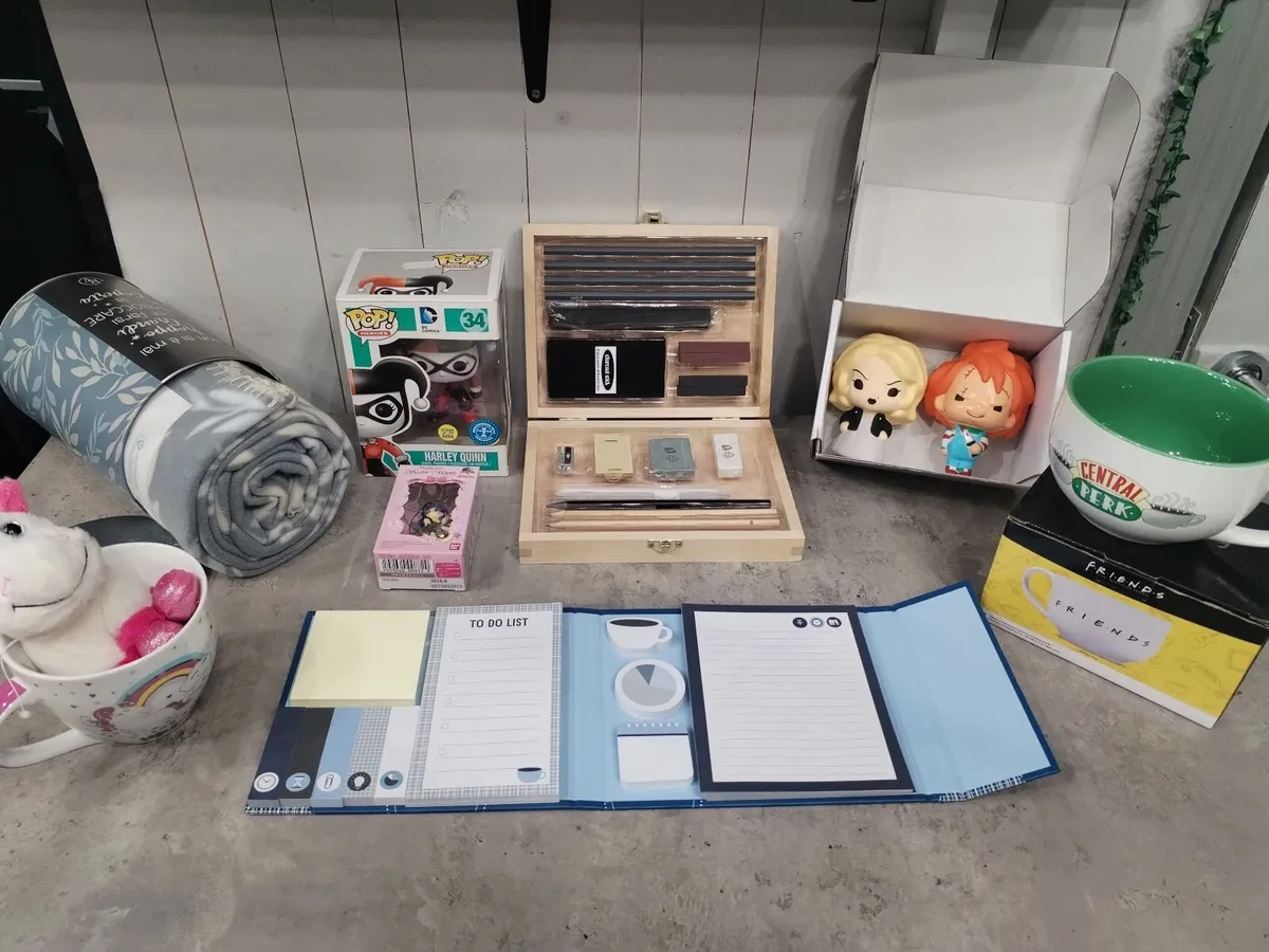 Large new Gift, Novelty, Pop Culture Bundle. - Image 3