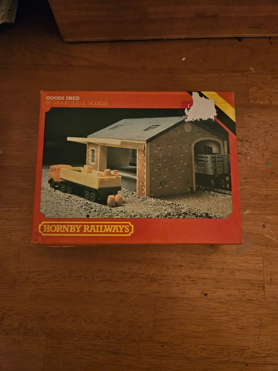 Hornby OO Gauge Goods Shed