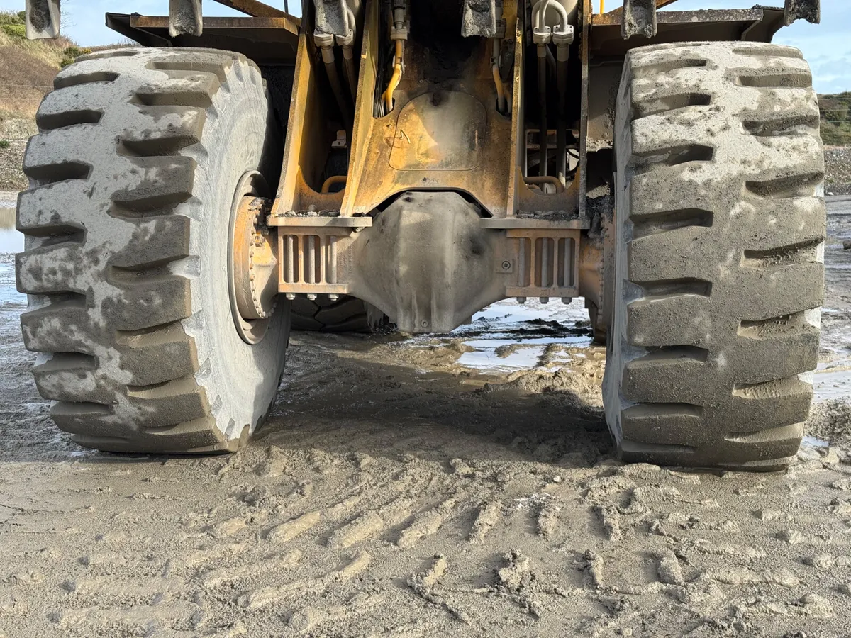 2007 VOLVO L220E LOADING SHOVEL - Image 4