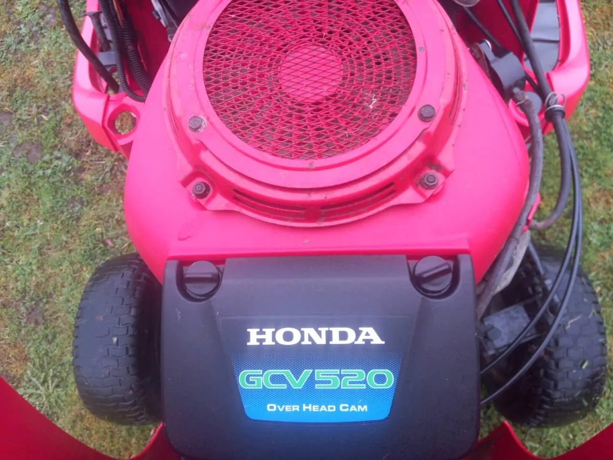 Honda ride on lawnmower - Image 1