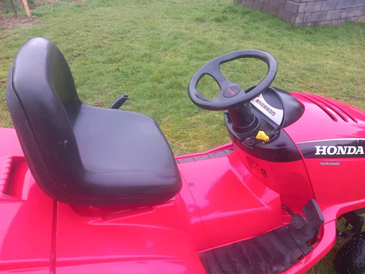 Honda ride on lawnmower - Image 4