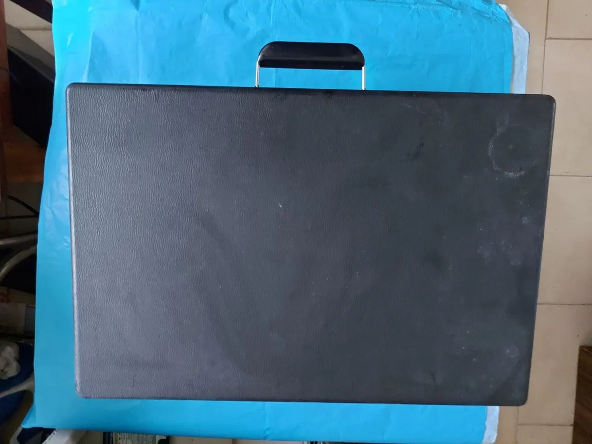 Steepletone AM-FM Radio & Record Player in Case - Image 4