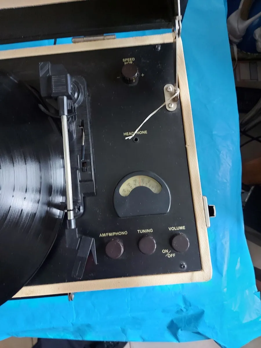 Steepletone AM-FM Radio & Record Player in Case - Image 2