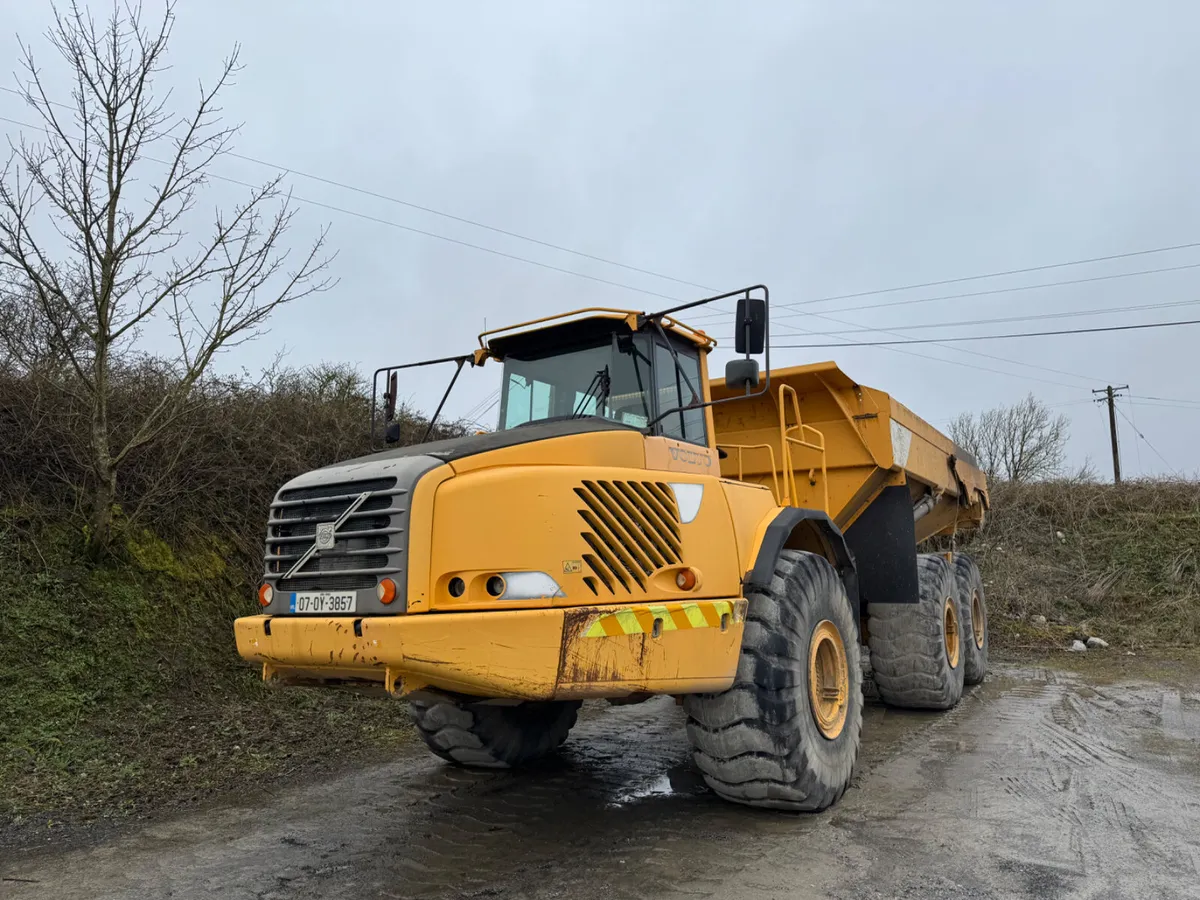 2007 VOLVO A40D DUMP TRUCK - Image 1