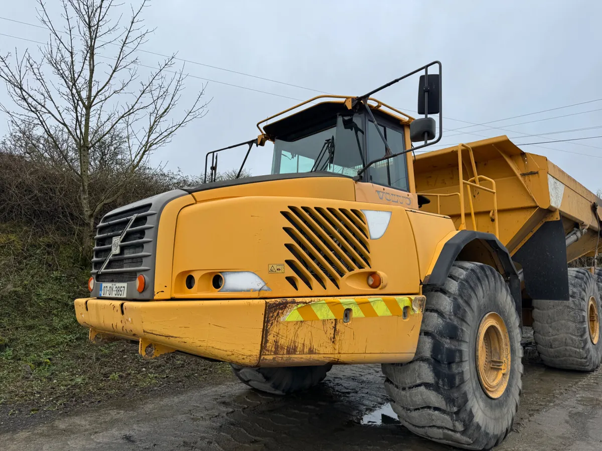 2007 VOLVO A40D DUMP TRUCK - Image 2
