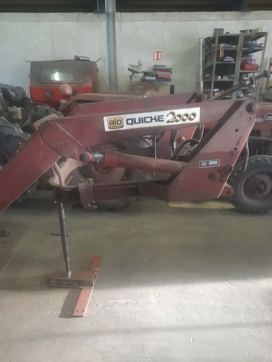 Loader and weight block. - Image 1