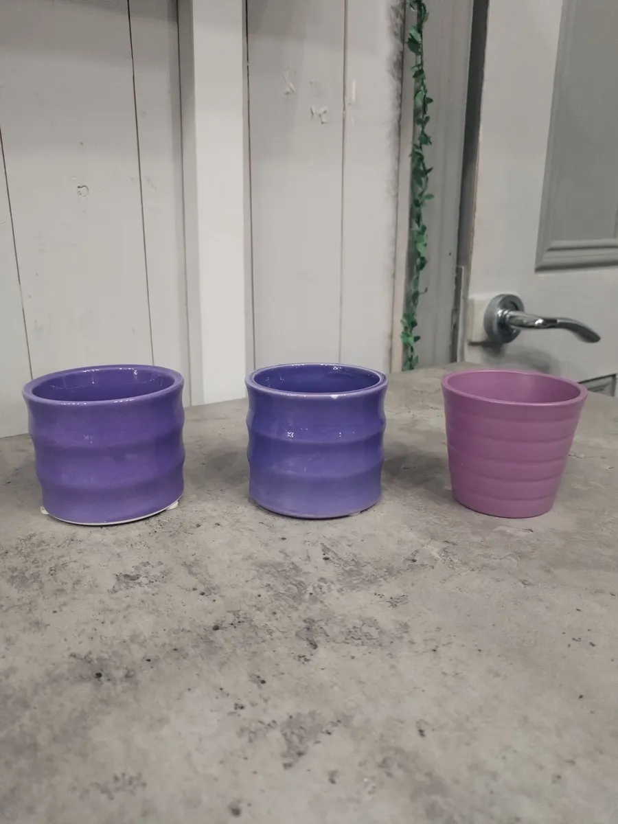 Mixed bundle of 10 plant pots and planters - Image 4