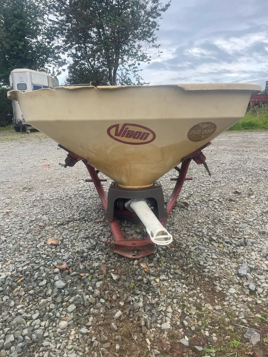 Vicon Fertiliser Spreader - Image 1