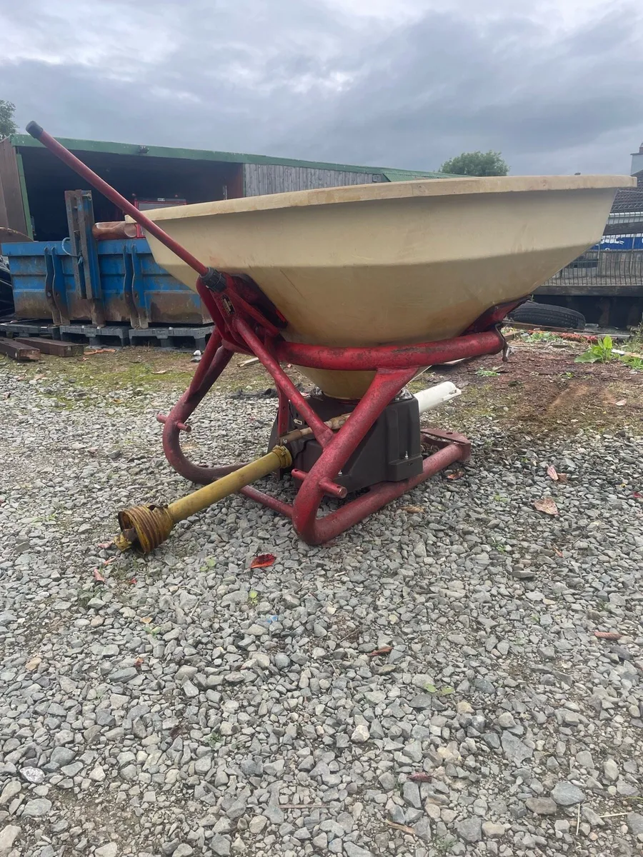 Vicon Fertiliser Spreader - Image 3