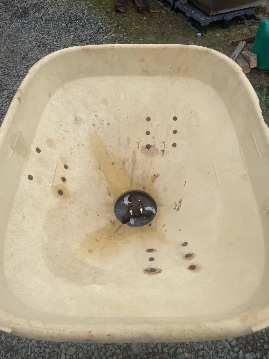 Vicon Fertiliser Spreader - Image 4