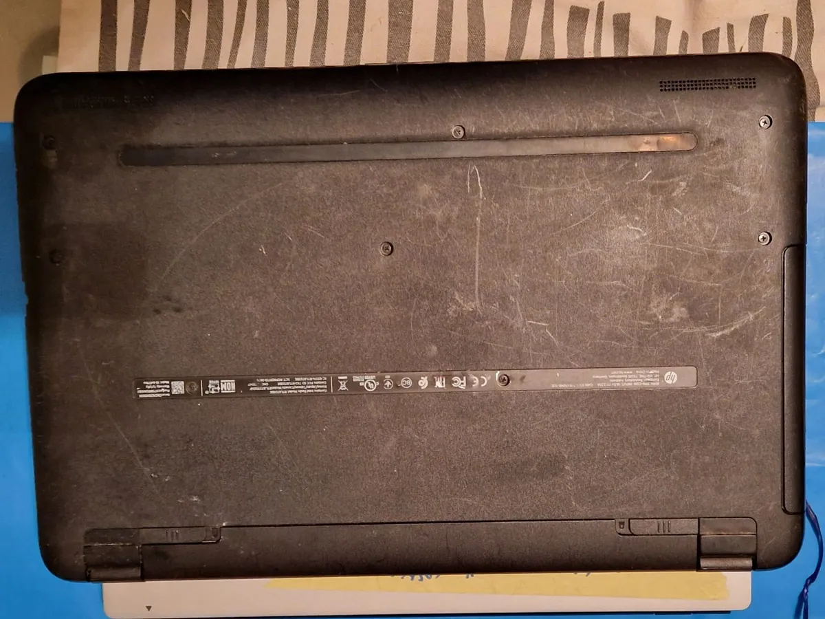 HP Laptop, AMD A6-7310 APU 2.0GHZ, 4GB, 1 TB, RED - Image 4