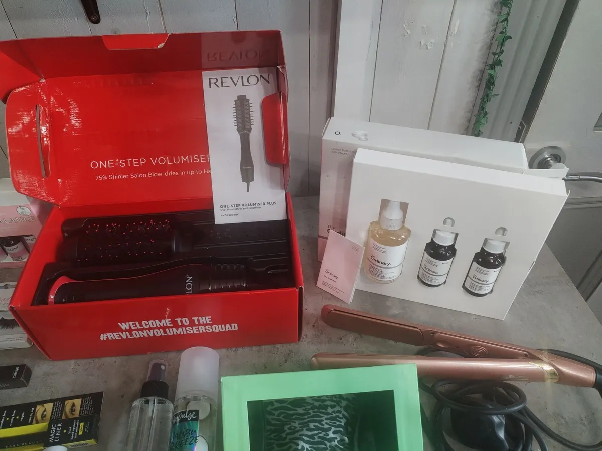Beauty Make Up Skin Care Bundle - Image 3