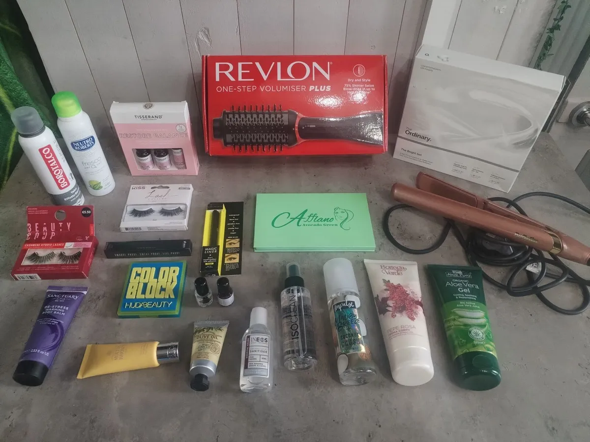 Beauty Make Up Skin Care Bundle - Image 4