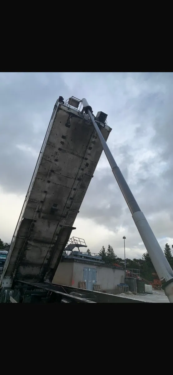 Weightlifter Tipping Trailer - Image 3