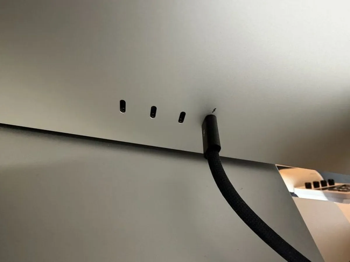 Apple Studio Display - Image 2