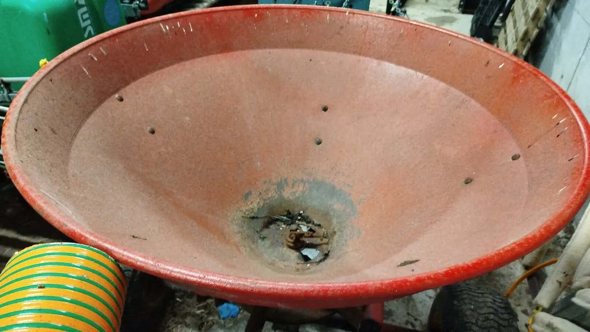 Quad Fertiliser Spreader - Image 3