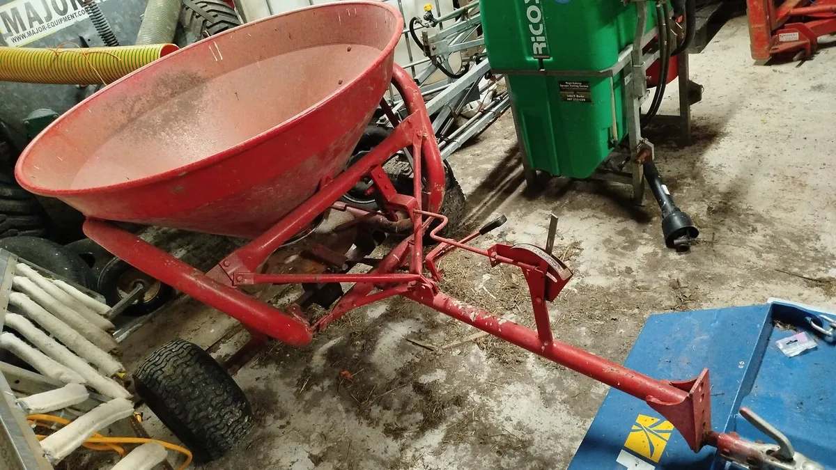 Quad Fertiliser Spreader - Image 4