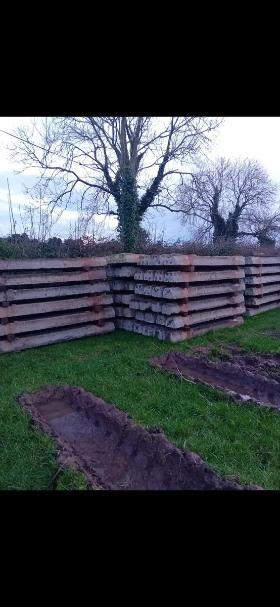 Concrete railway sleepers