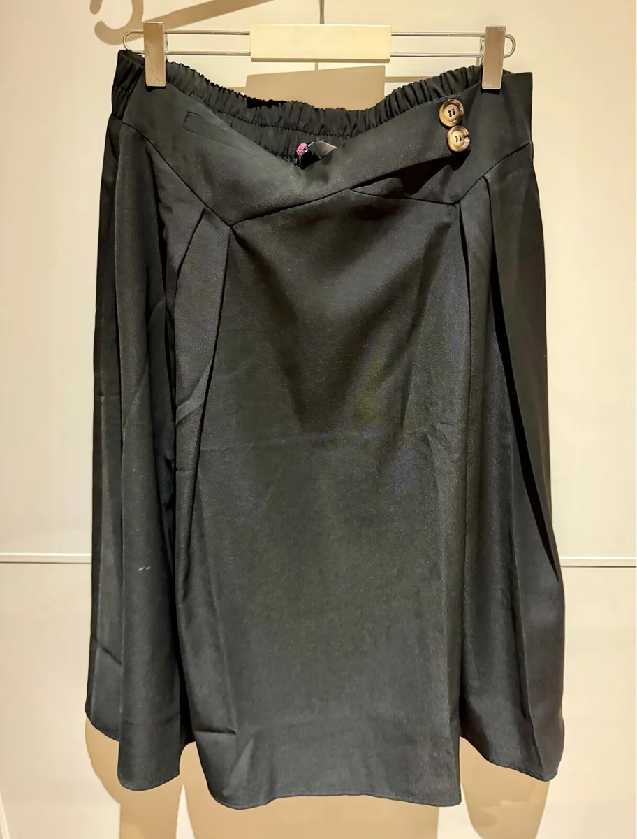 Black skirt - Image 2
