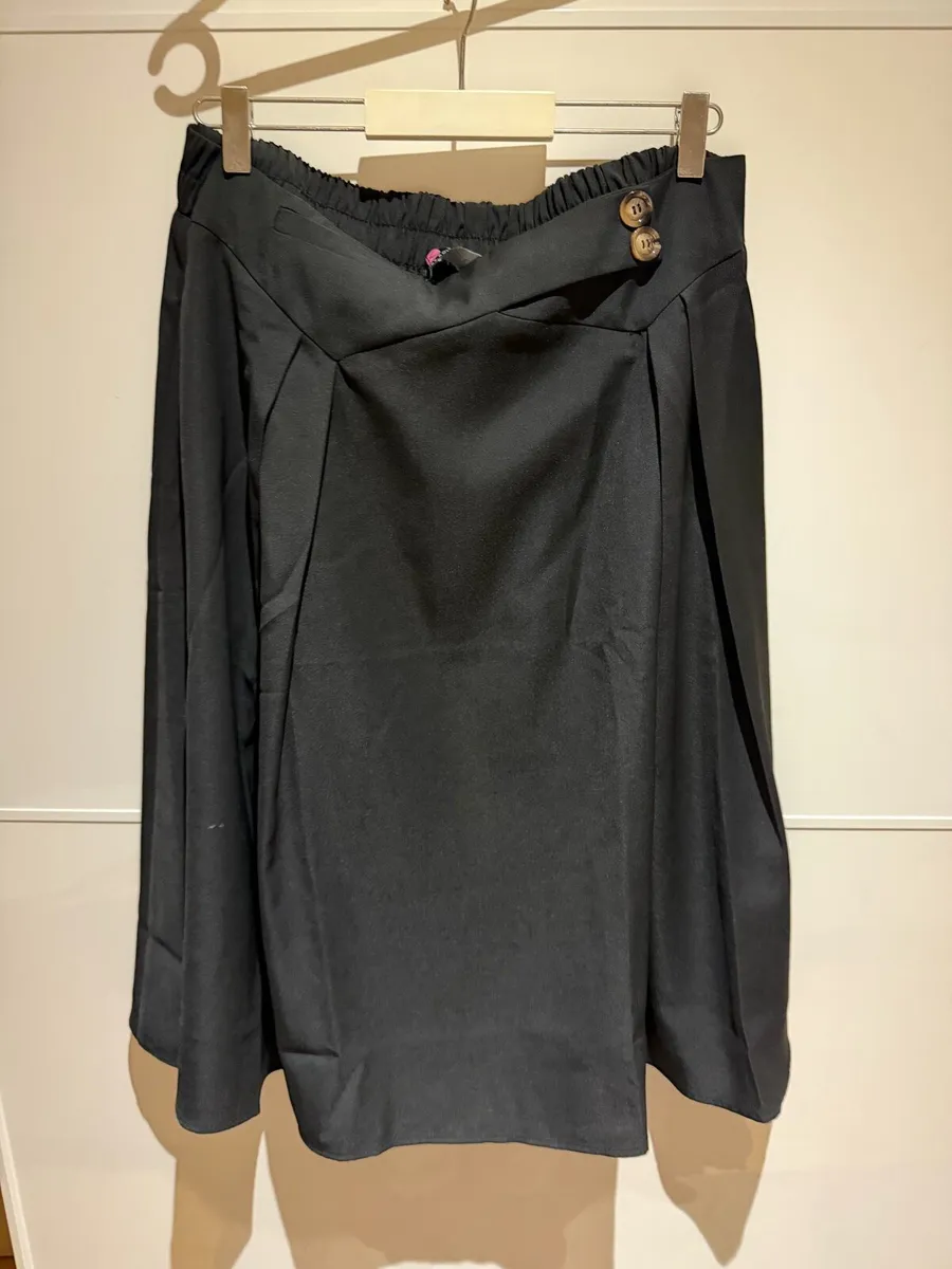 Black skirt - Image 1
