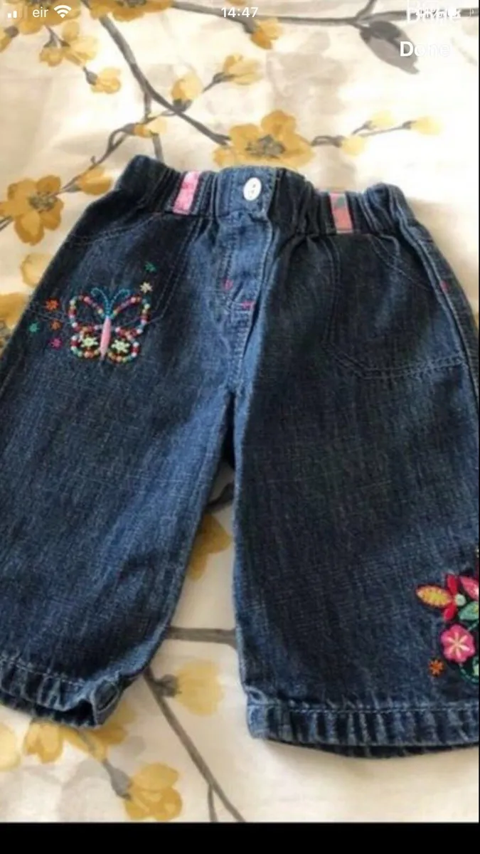 Girls jeans 0/3 mths €3 - Image 1