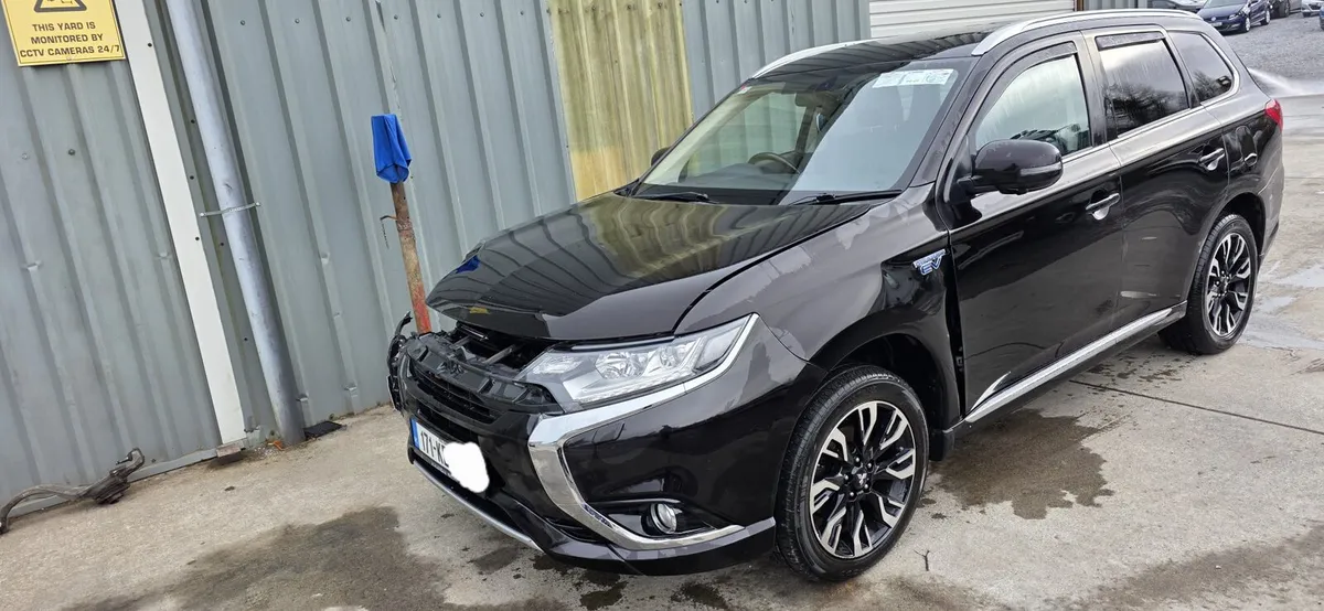 171 MITSUBISHI OUTLANDER PHEV - Image 1