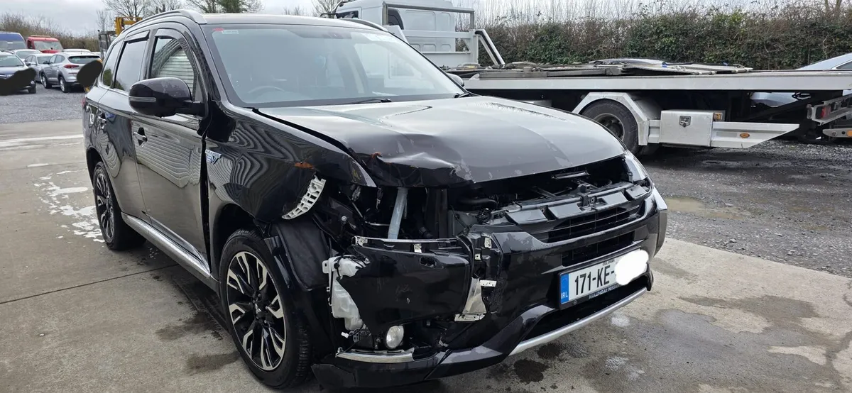 171 MITSUBISHI OUTLANDER PHEV - Image 3