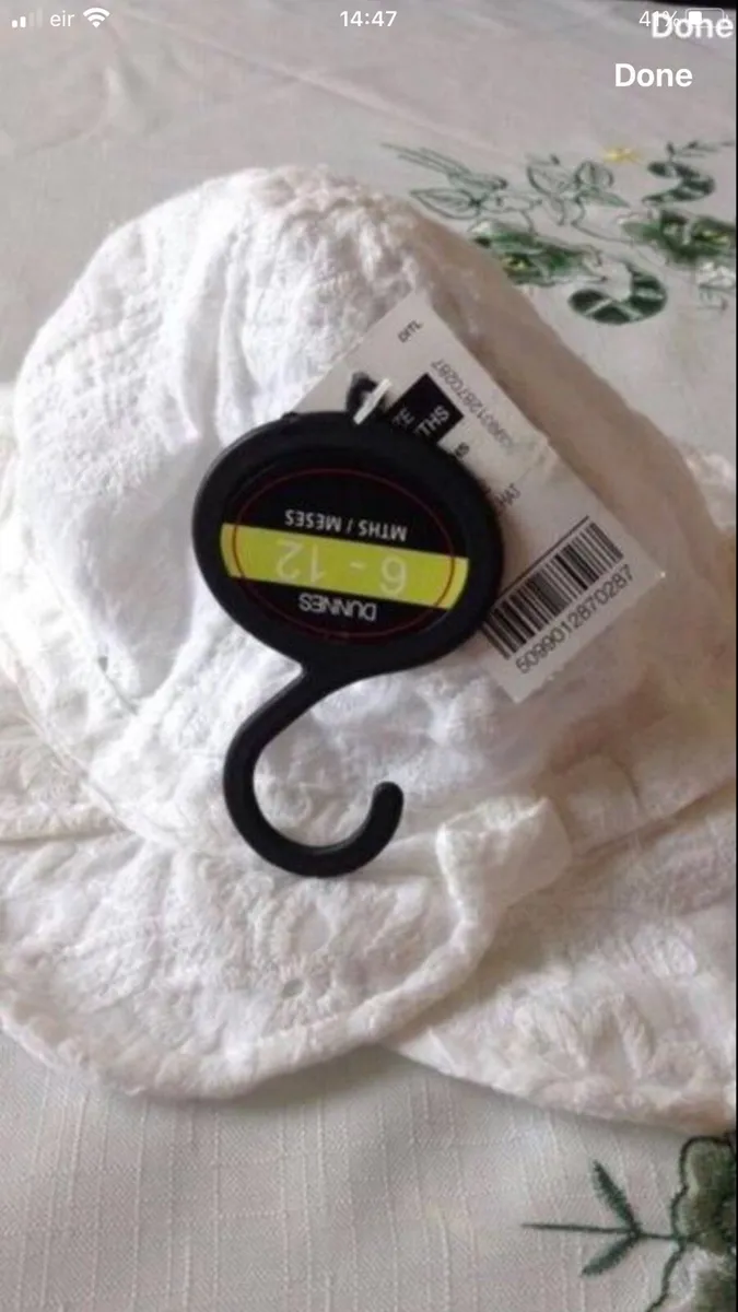 Girls BNWT hat 6/12 mths €3 - Image 1