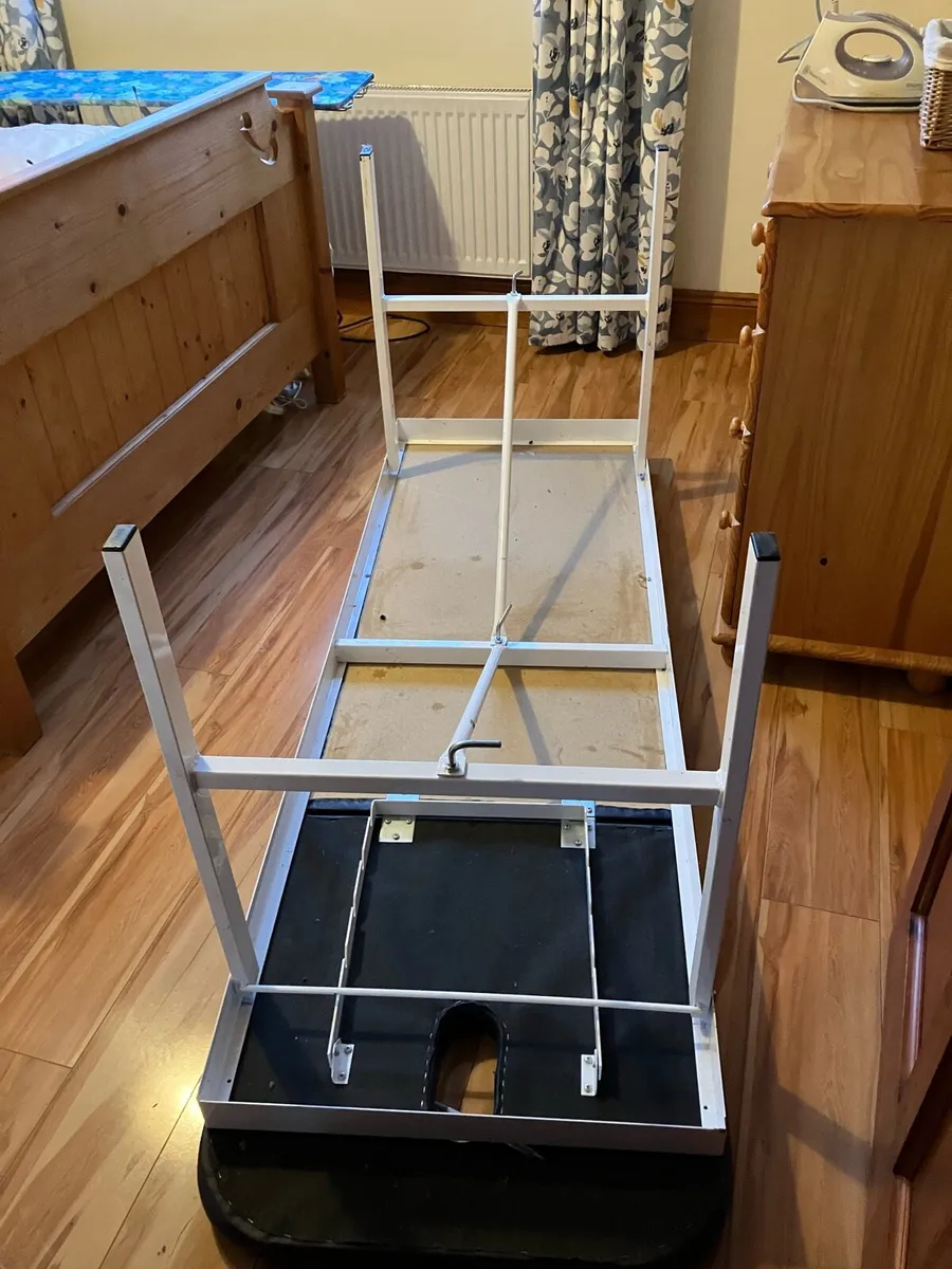 massage table - Image 4