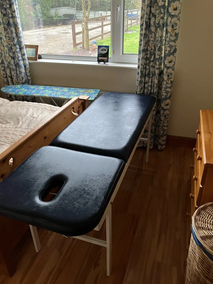 massage table - Image 1