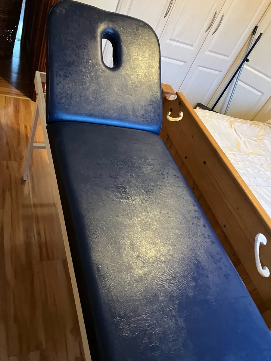 massage table - Image 2