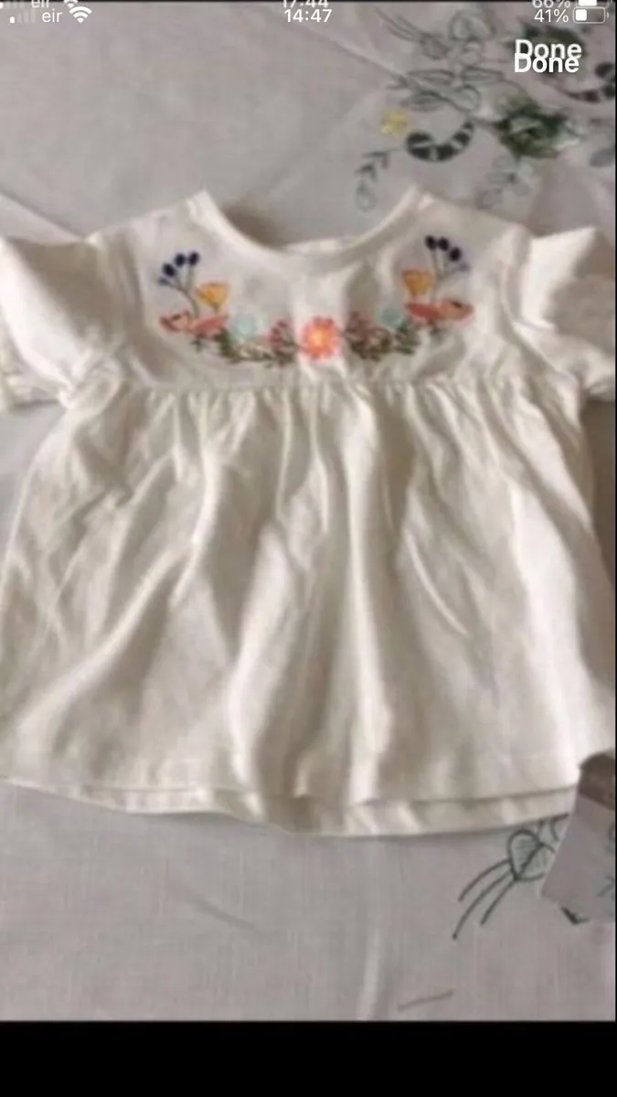 Girls BNWT teeshirt 6/12 mths €3 - Image 1