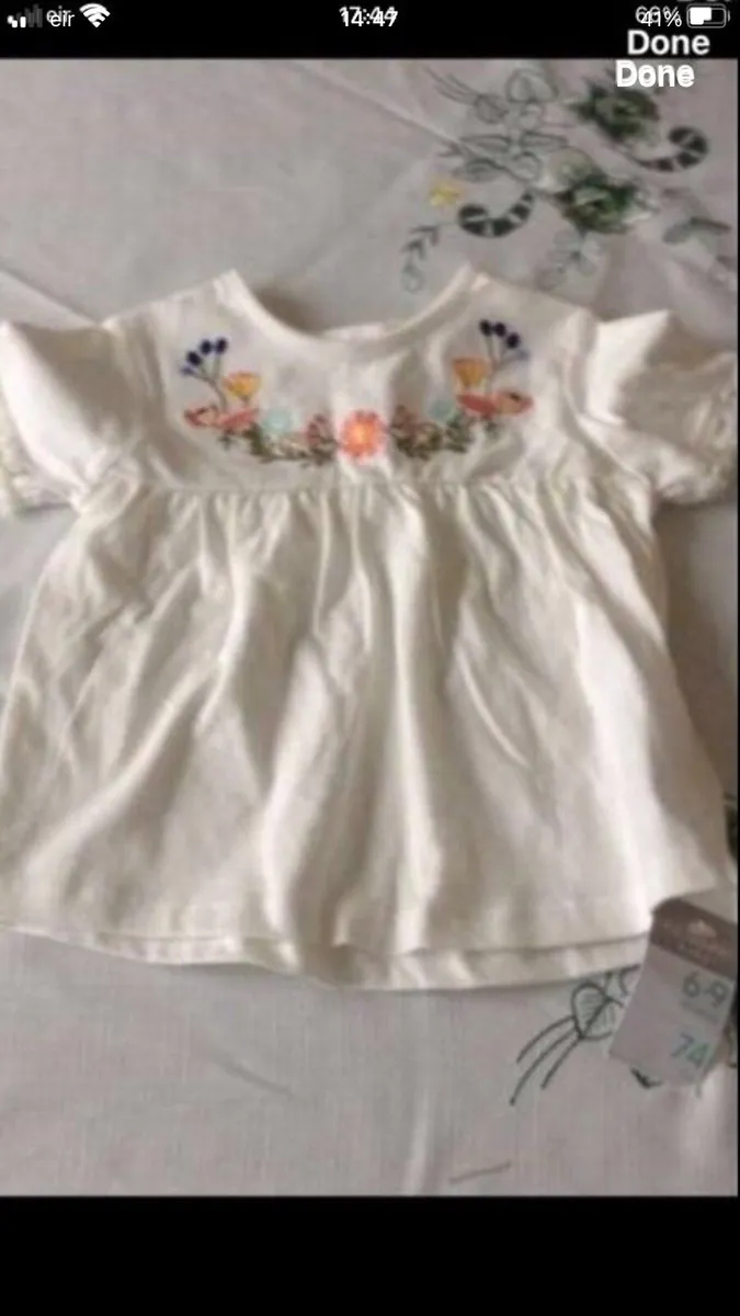 Girls BNWT teeshirt 6/12 mths €3 - Image 3