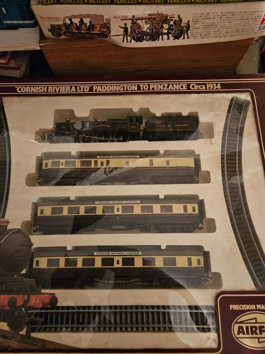 Hornby Airfix OO Gauge Train Set - Image 2