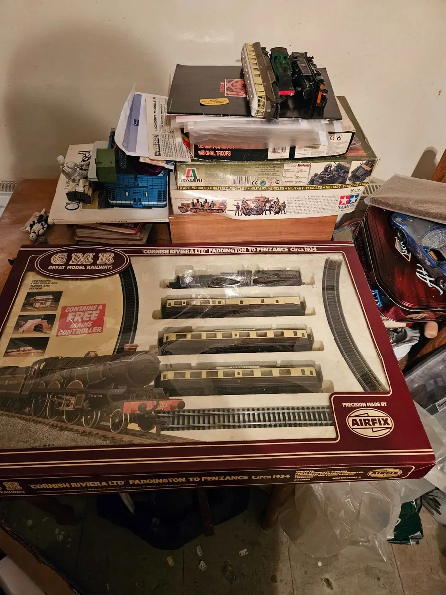 Hornby Airfix OO Gauge Train Set - Image 1