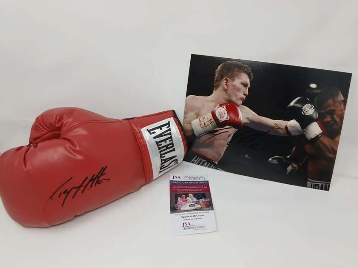 Ricky Hatton Signed Boxing Glove & Photo (JSA Certified) - Image 1